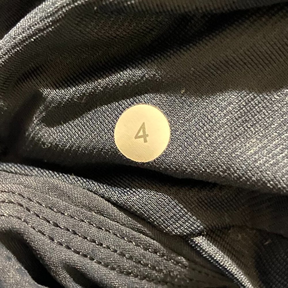 LULULEMON NAVY- BLUE FULL LENGTH PANTS *33”-4 - Picture 14 of 14